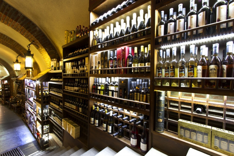 vente-BELGENTIER-min_world_street_travel_shop_canon_georgia_wine_bottles-429767